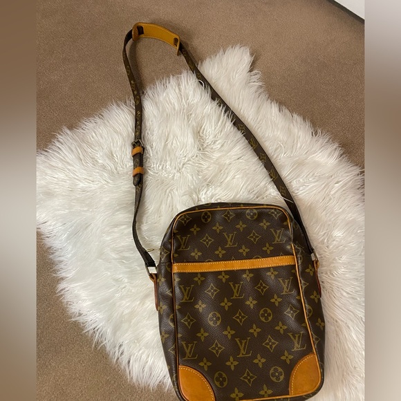 Louis Vuitton LV Nile Monogram Crossbody Leather Canvas Bag Purse -  clothing & accessories - by owner - apparel sale 